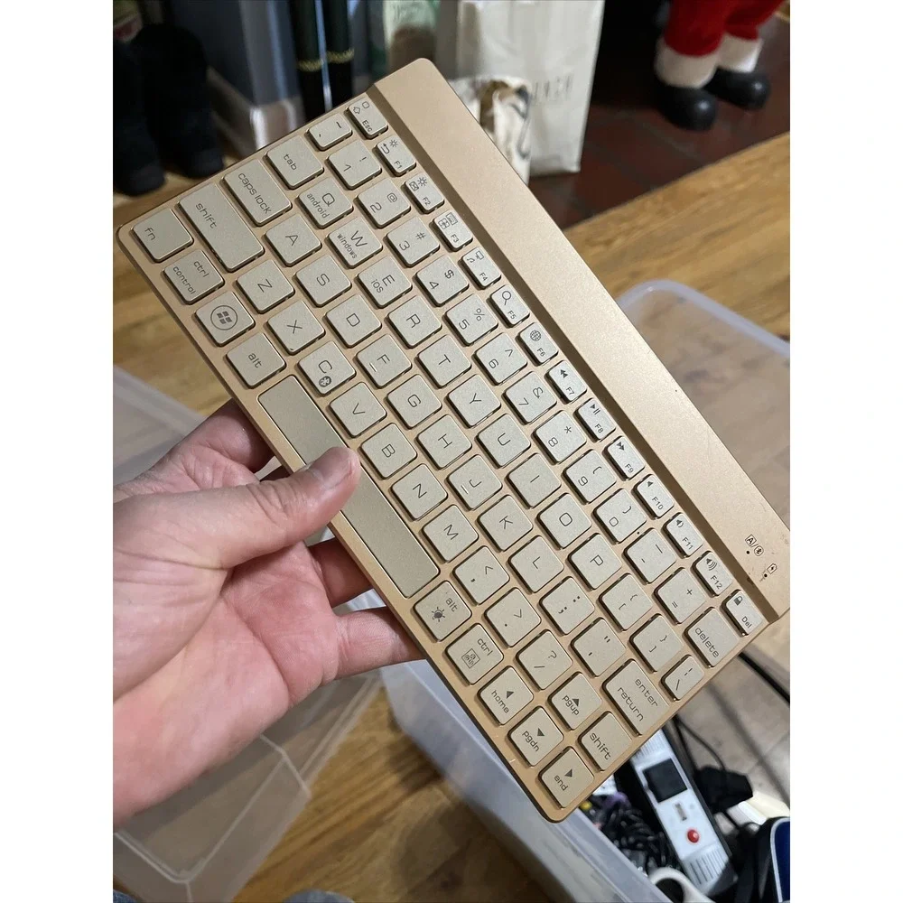 Bluetooth keyboard , Rechargeable, Good Condition (19)